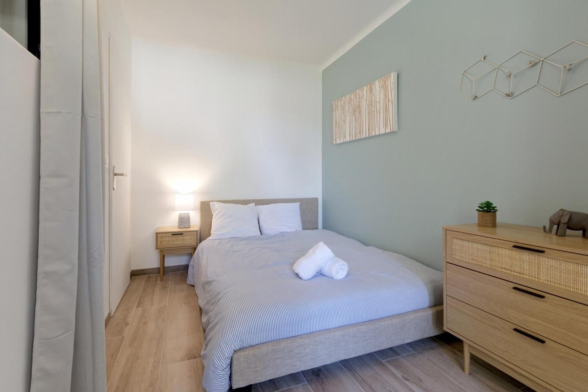 016- T2 Tropisme, 1 Chambre,clim,wifi,parking Apartamento